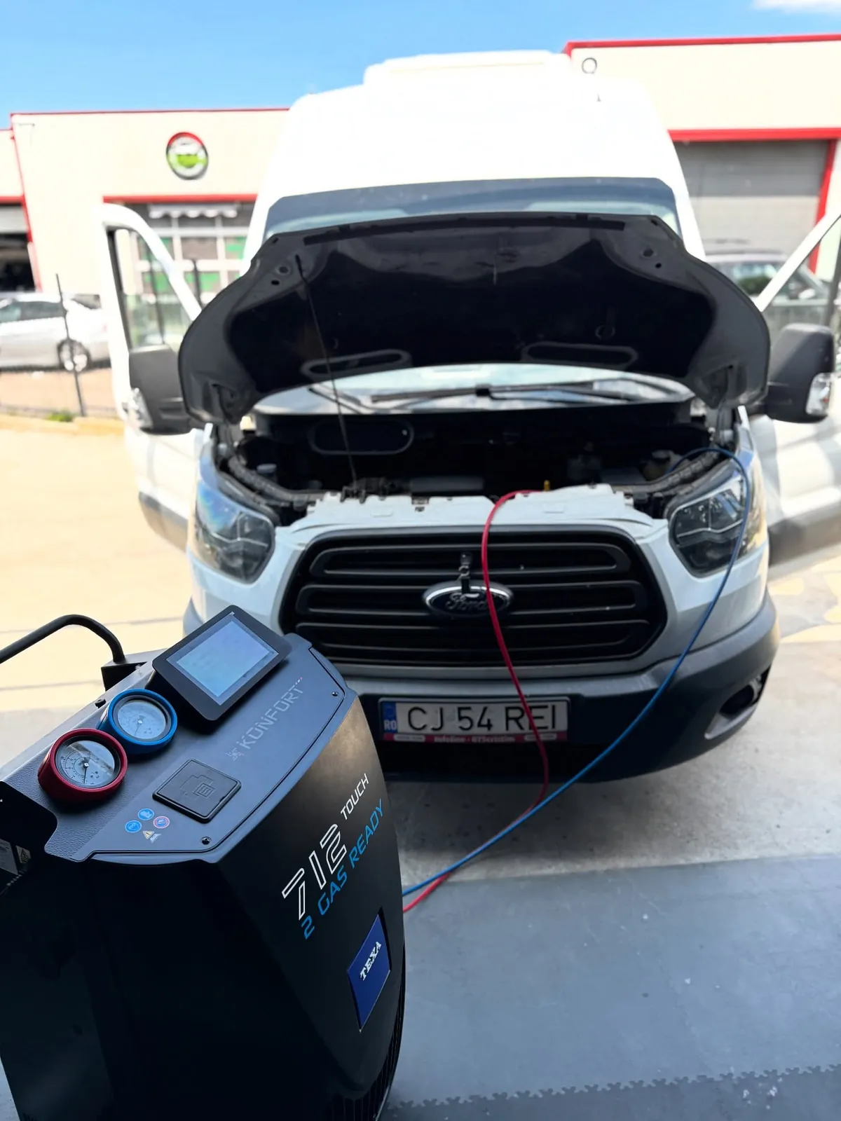 Reîncărcare freon Ford Transit în Cluj-Napoca la Quik Detailing (gaz R134a)