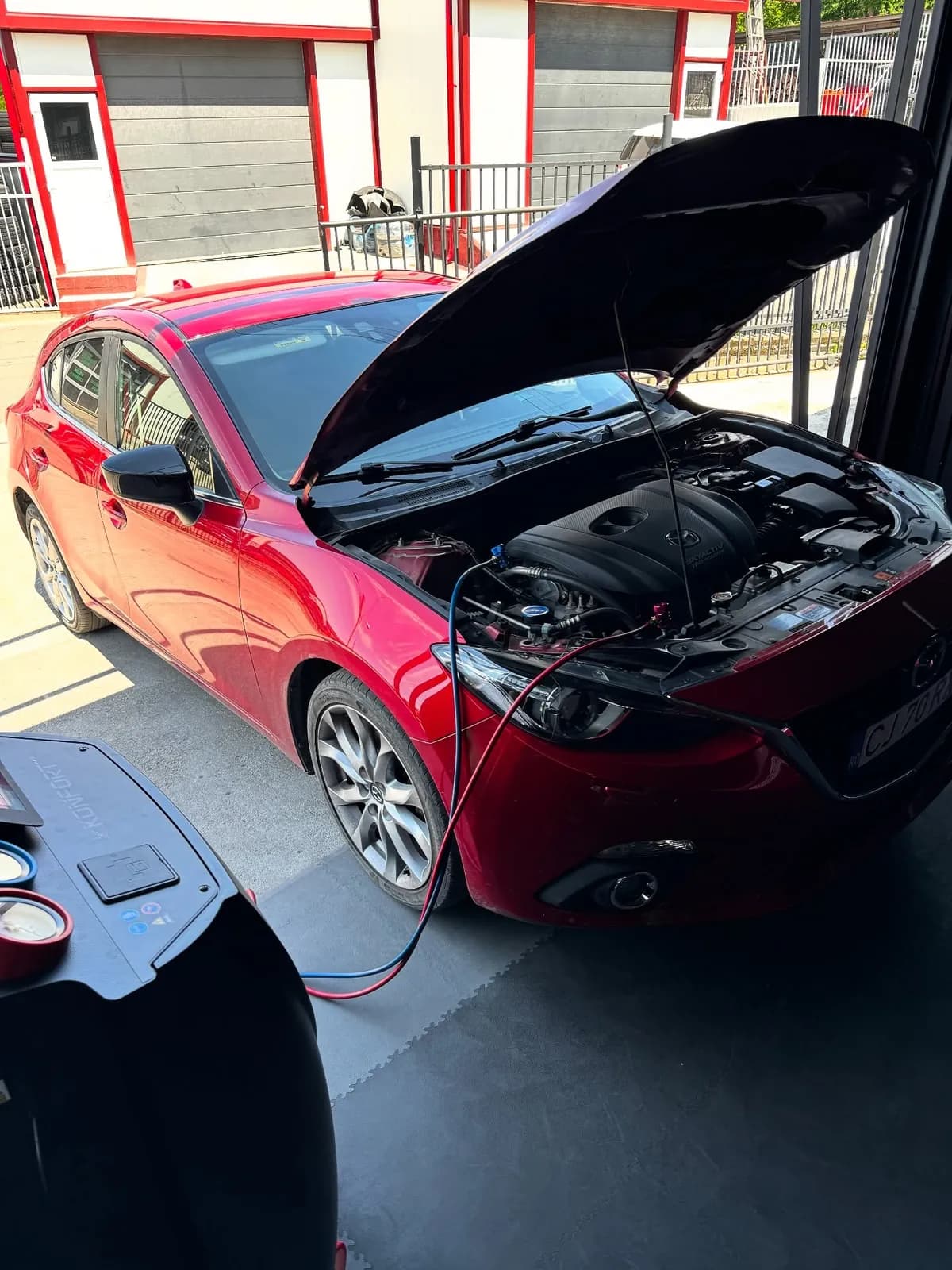 Reîncărcare freon Mazda 3 în Cluj-Napoca la Quik Detailing (gaz R134a)