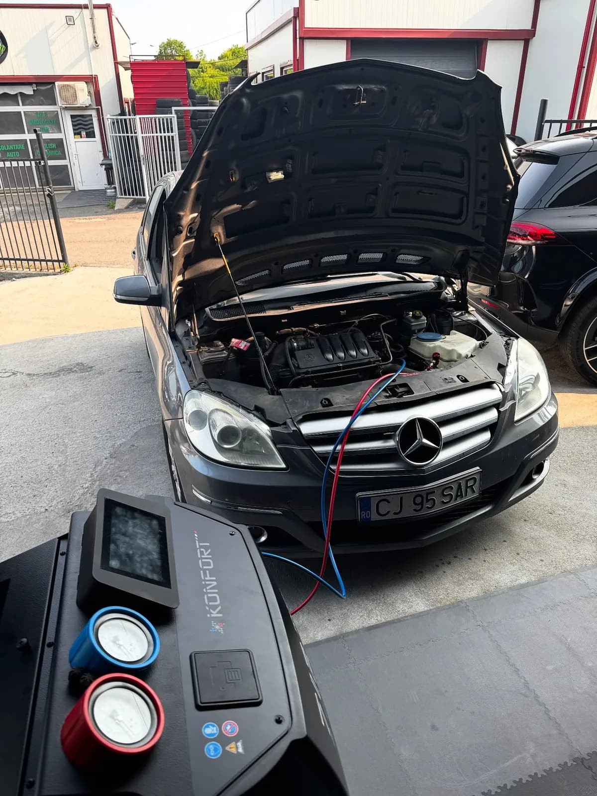 Reîncărcare freon Mercedes-Benz E-Class în Cluj-Napoca la Quik Detailing (gaz R134a)