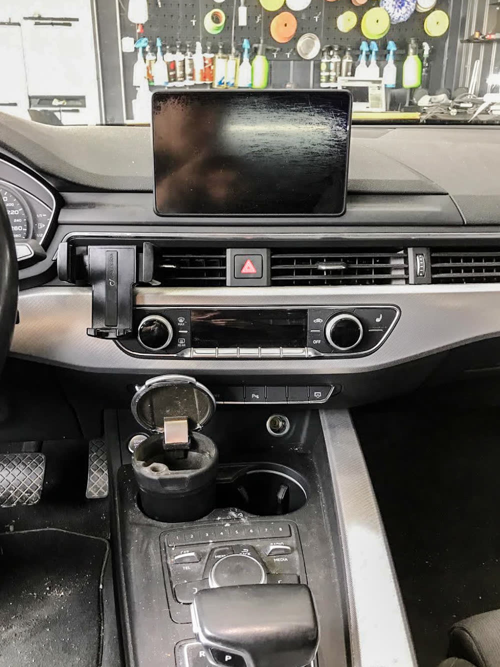 Display Audi zgâriat înainte de aplicarea foliei, Quik Detailing Cluj