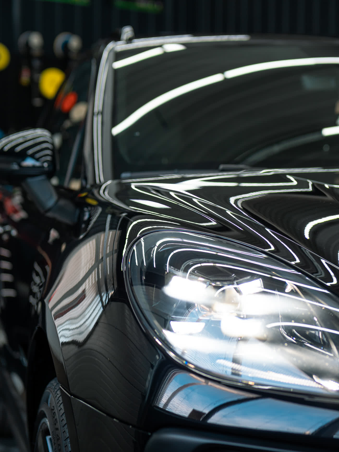 Caroserie cu protecție ceramică și reflexie clară, Quik Detailing Cluj